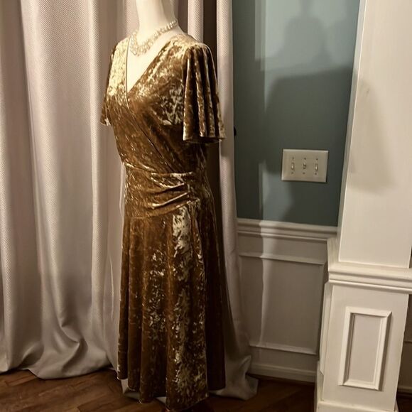 Ralph Lauren Women’s 8 crushed velvet gorgeous holiday gold formal midi dress - Picture 11 of 16